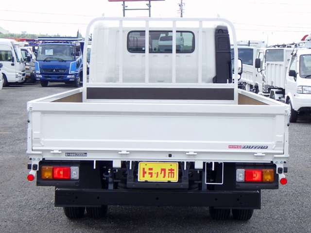 Hino Dutro 8