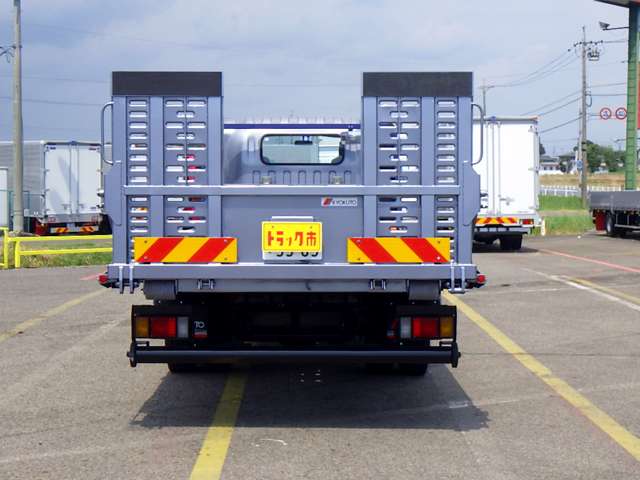 Isuzu Elf 7