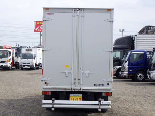 Hino Dutro 8