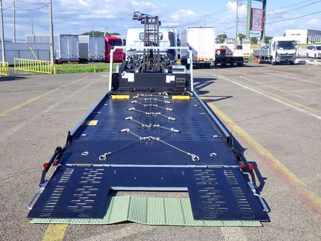 Mitsubishi Fuso Canter 9