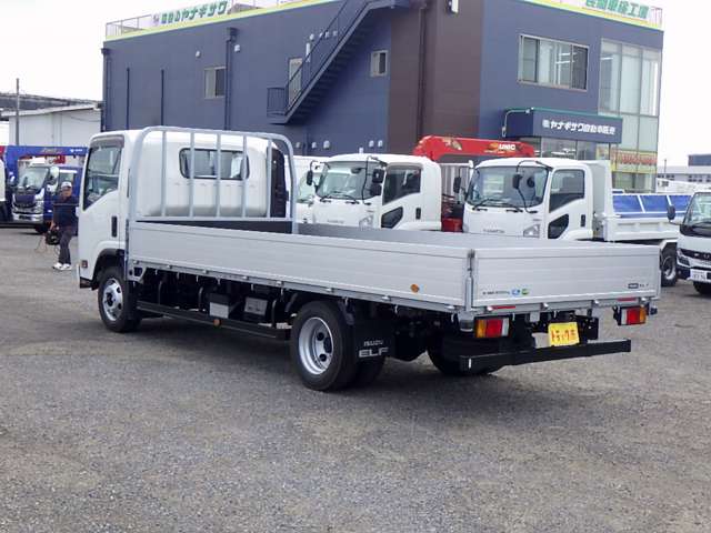 Isuzu Elf 7