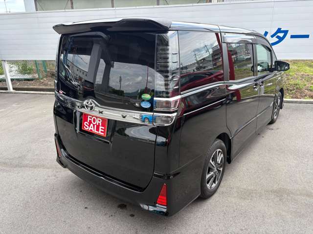 Toyota Voxy 11