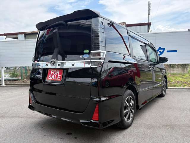 Toyota Voxy 9