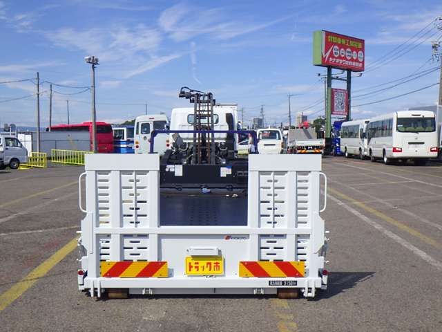 Mitsubishi Fuso Canter 8