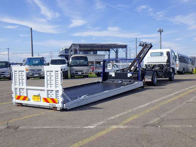 Mitsubishi Fuso Canter 9