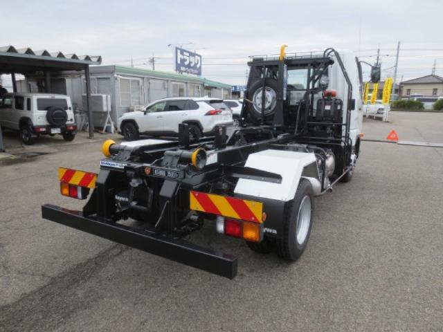 Mitsubishi Fuso Fighter 4