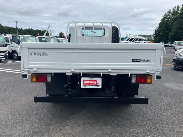 Isuzu Elf 6