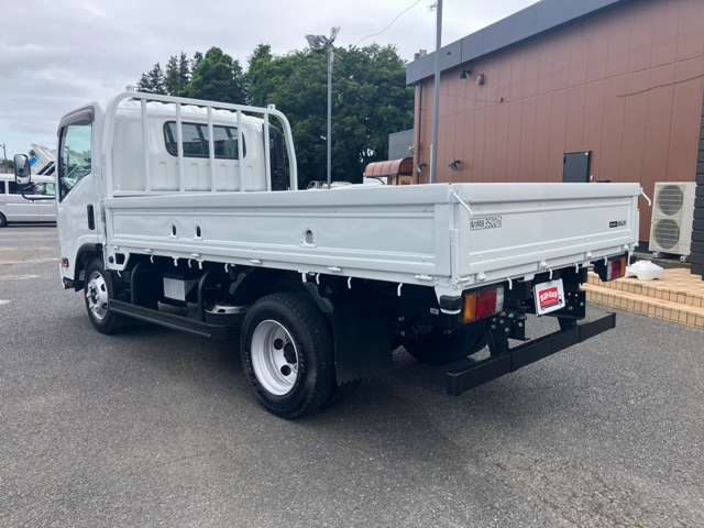 Isuzu Elf 7