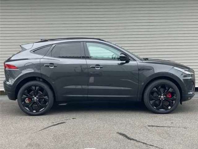 Jaguar E-Pace 11