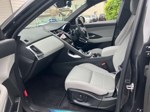 Jaguar E-Pace 5