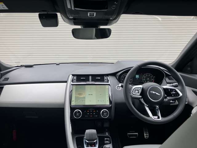Jaguar E-Pace 6