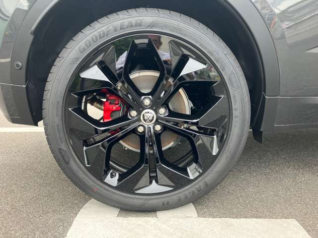 Jaguar E-Pace 8
