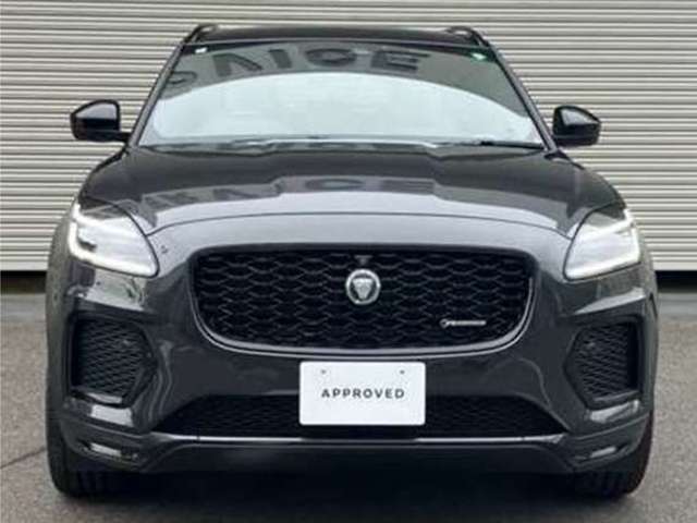 Jaguar E-Pace 9