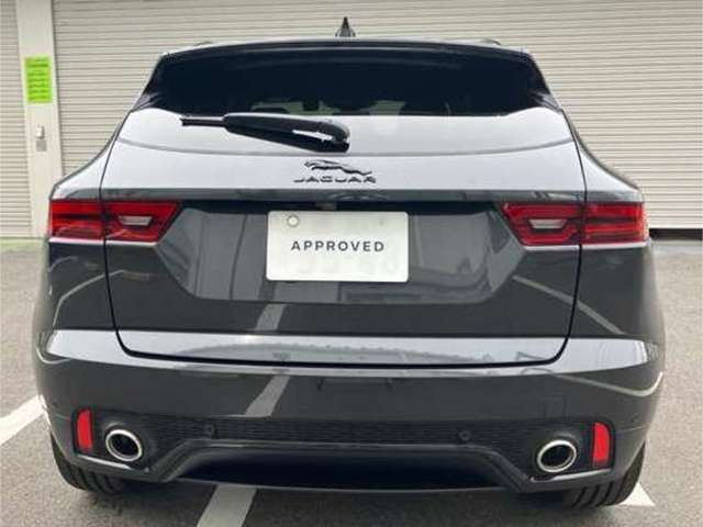 Jaguar E-Pace 10