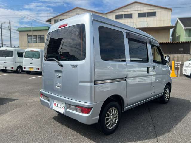 Daihatsu Hijet Cargo 5