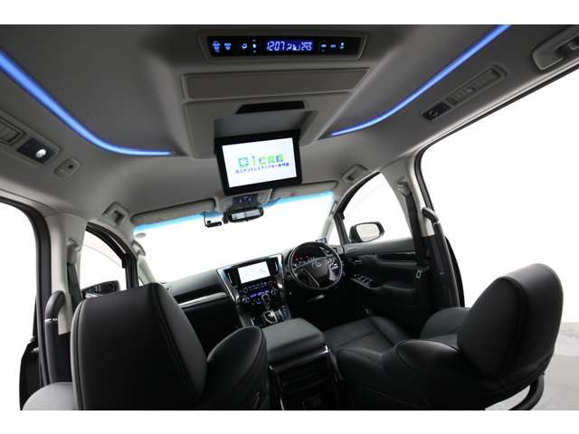 Toyota Vellfire 5