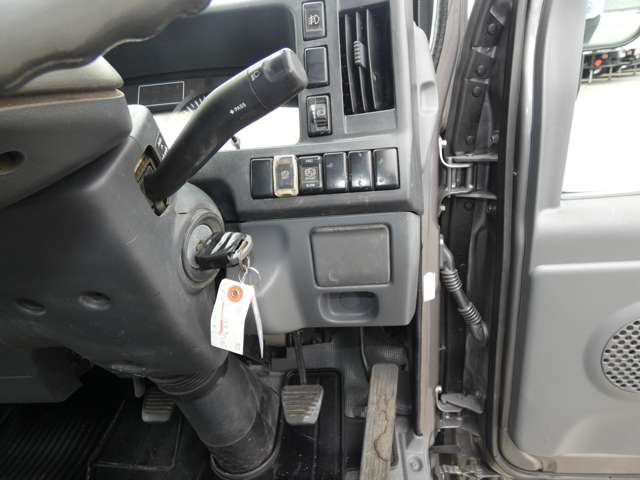 Isuzu Elf 13