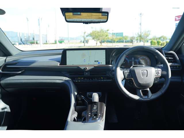 Toyota Crown Estate 5