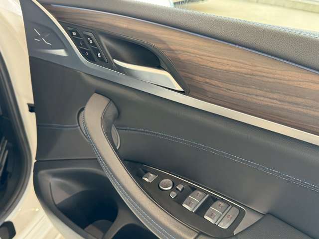 BMW iX3 8