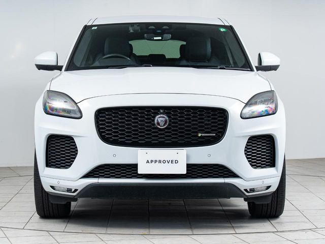 Jaguar E-Pace 9