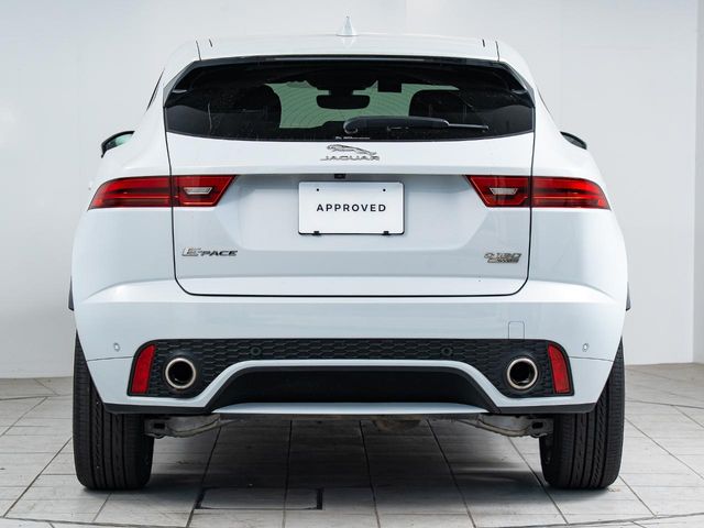 Jaguar E-Pace 10
