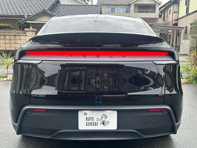 Tesla Model Y 12