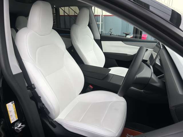 Tesla Model Y 5