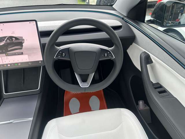 Tesla Model Y 6