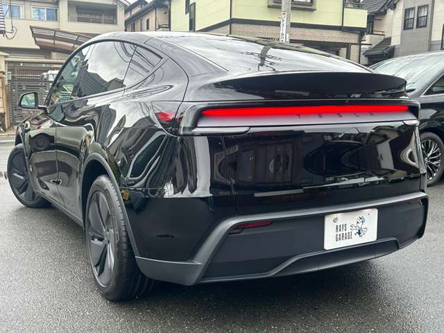 Tesla Model Y 8