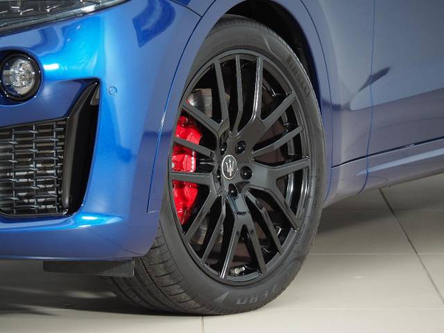 Maserati Levante 5