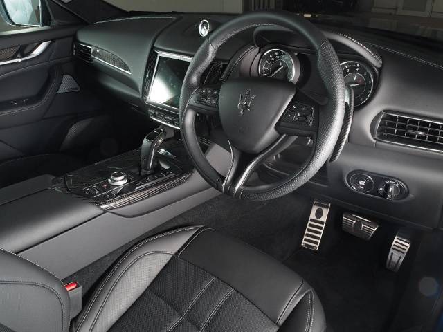 Maserati Levante 8