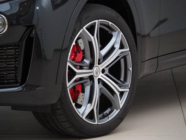 Maserati Levante 5