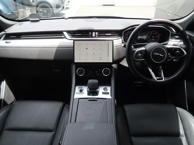 Jaguar F-Pace 2