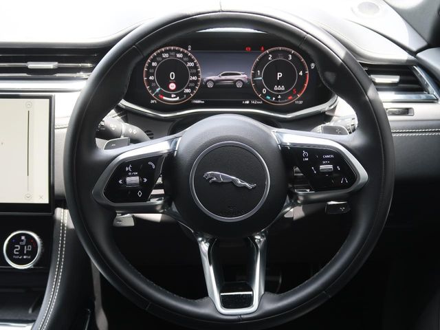 Jaguar F-Pace 4