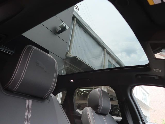 Jaguar F-Pace 5