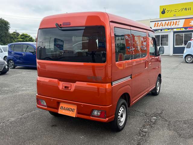 Daihatsu Hijet Cargo 6