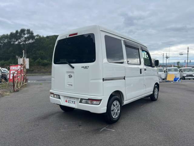 Daihatsu Hijet Cargo 5