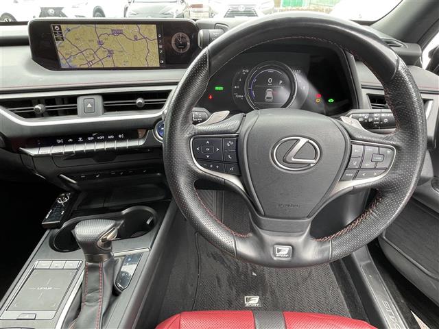 Lexus UX 5