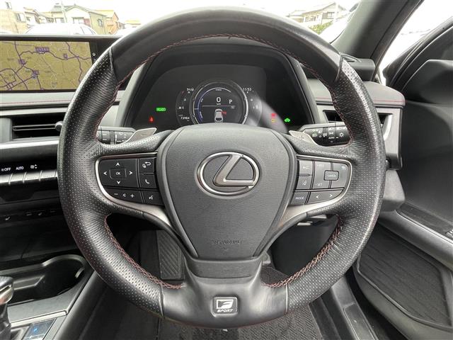 Lexus UX 6