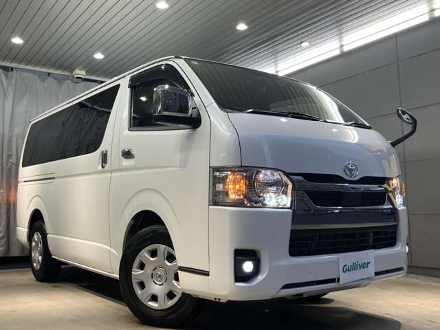 Toyota Hiace Van 5