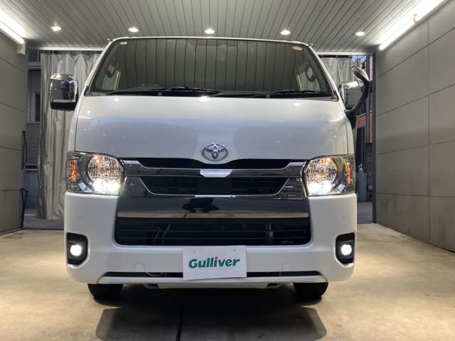 Toyota Hiace Van 6