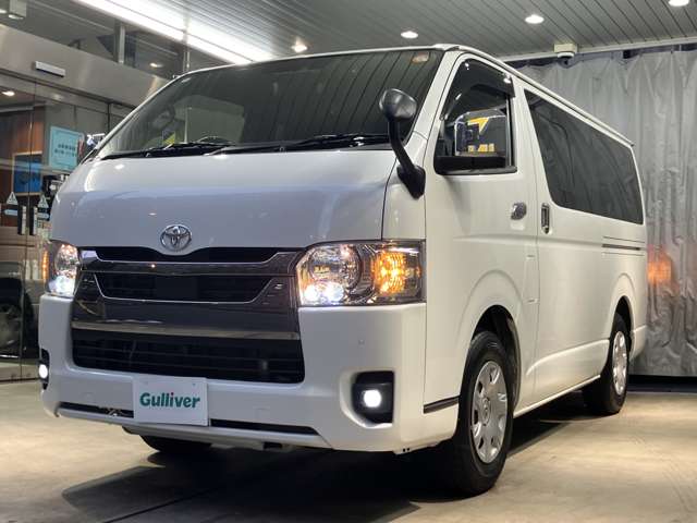Toyota Hiace Van 7