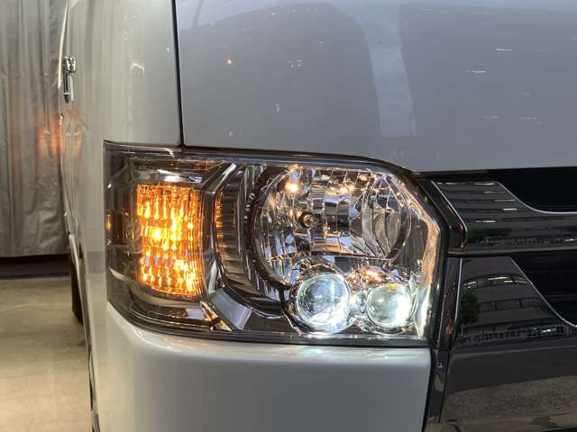 Toyota Hiace Van 8