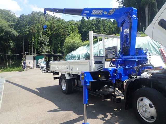 Hino Dutro 4