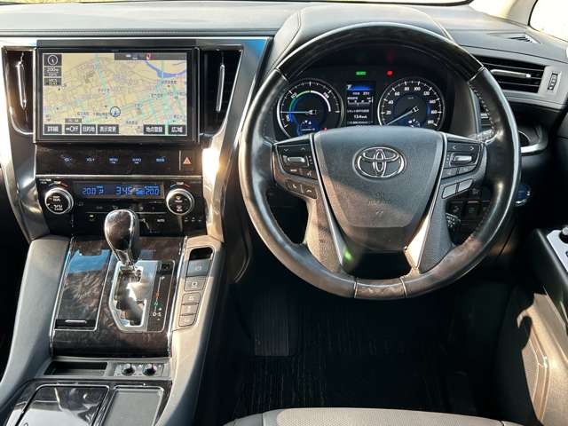 Toyota Vellfire 6