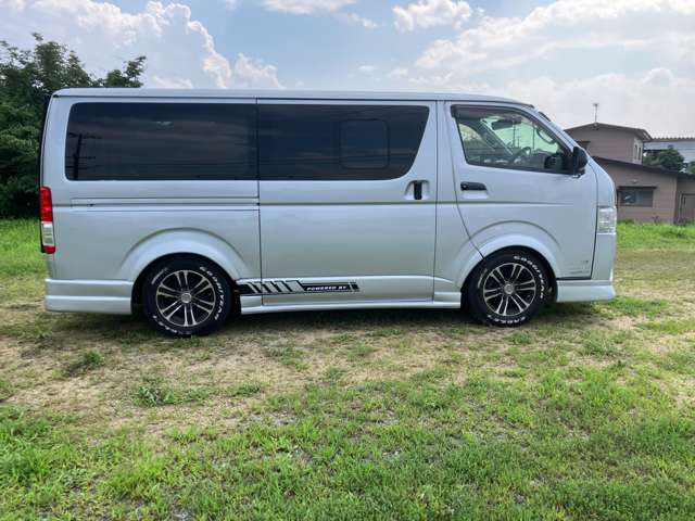 Toyota Hiace Van 4