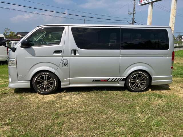 Toyota Hiace Van 5