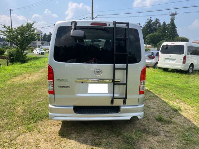 Toyota Hiace Van 6