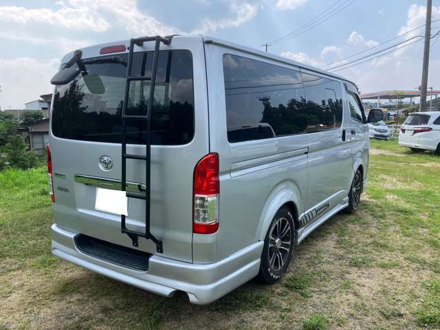 Toyota Hiace Van 8
