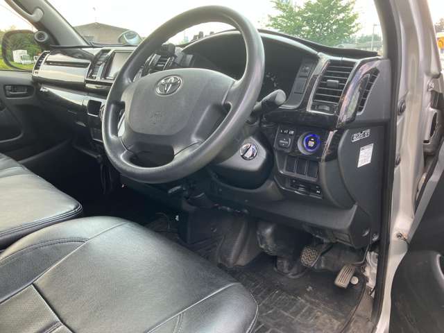 Toyota Hiace Van 9
